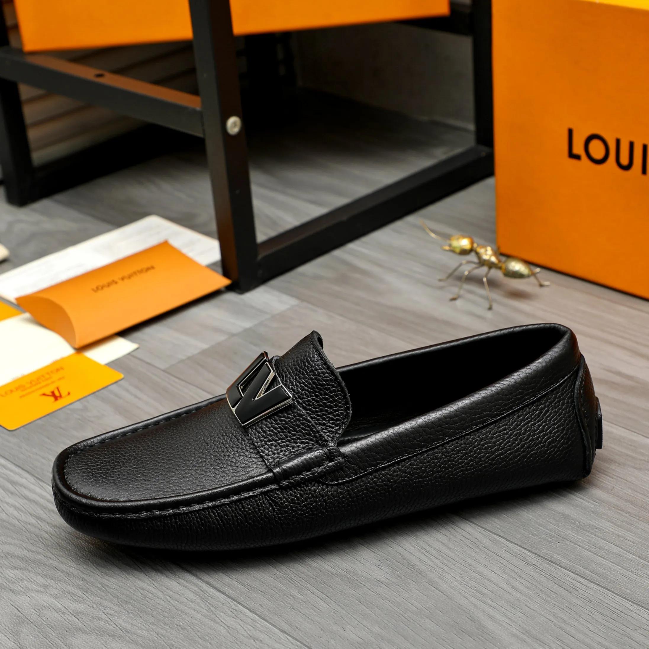 Men's shoes 💰420 Product trademark: LV "Louis Vuitton" casual slip-on shoes Regular size: 38-46 (45.46 custom-made, non-returnable) Product materials: Selected pebbled cowhide upper, sheepskin lining, original rubber outsole